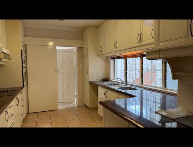 3 BEDROOM TOWNHOUSE FOR SALE IN ESSENWOOD